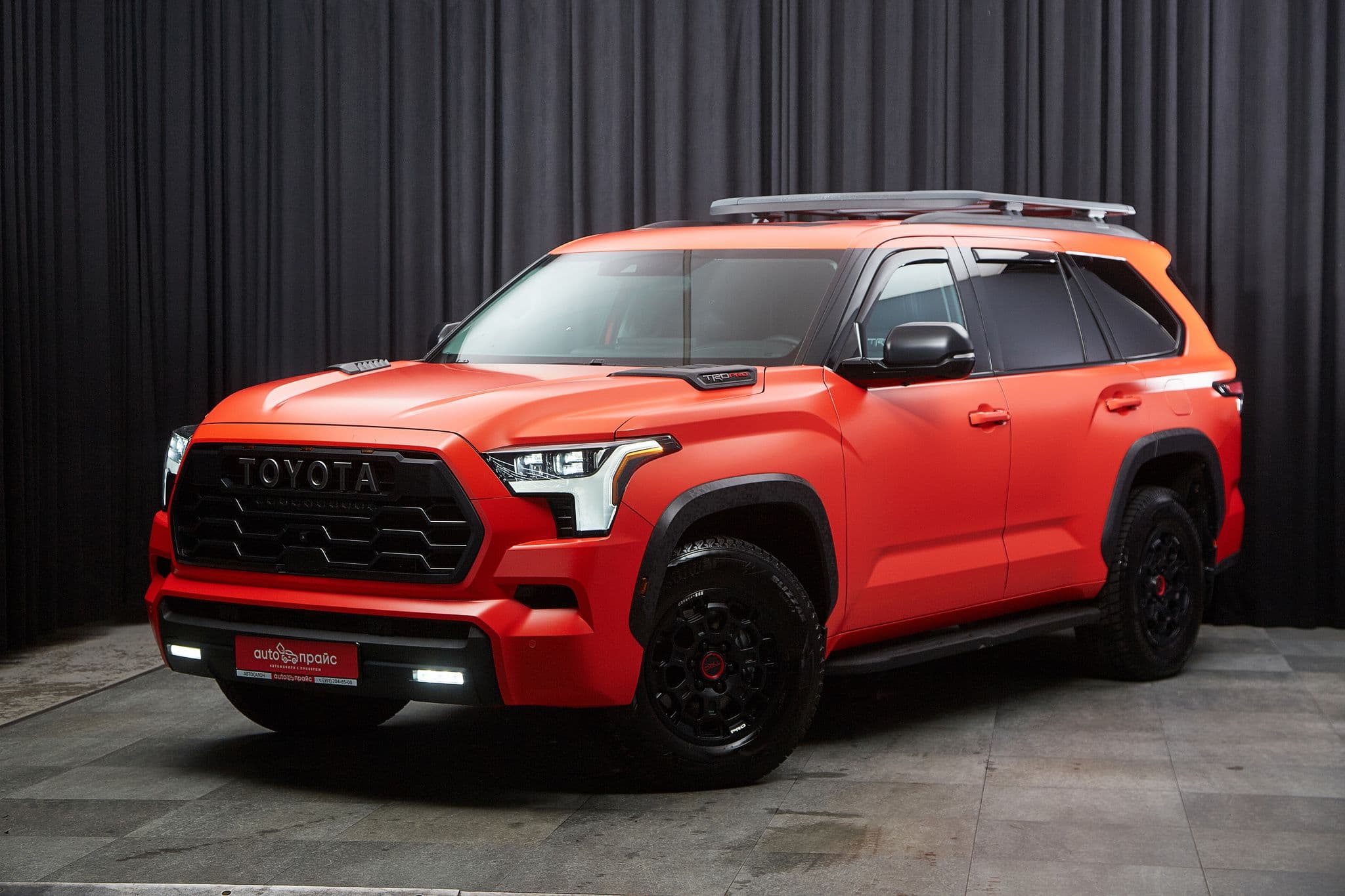 Toyota Sequoia - 1